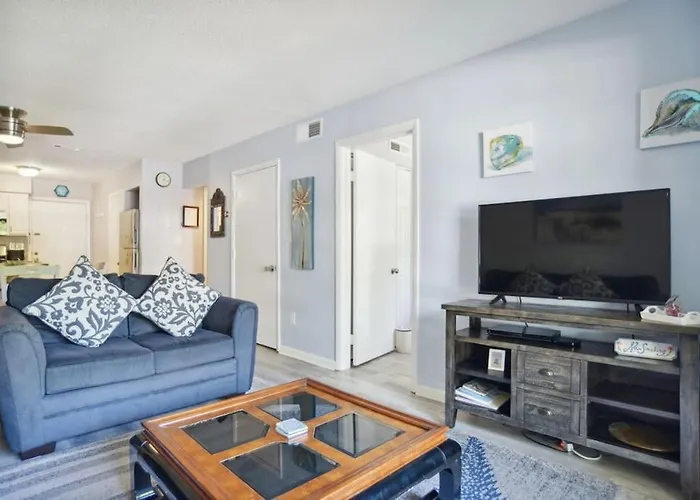 5 Stars Peaceful Condo - 7 Min Walk To The Beach